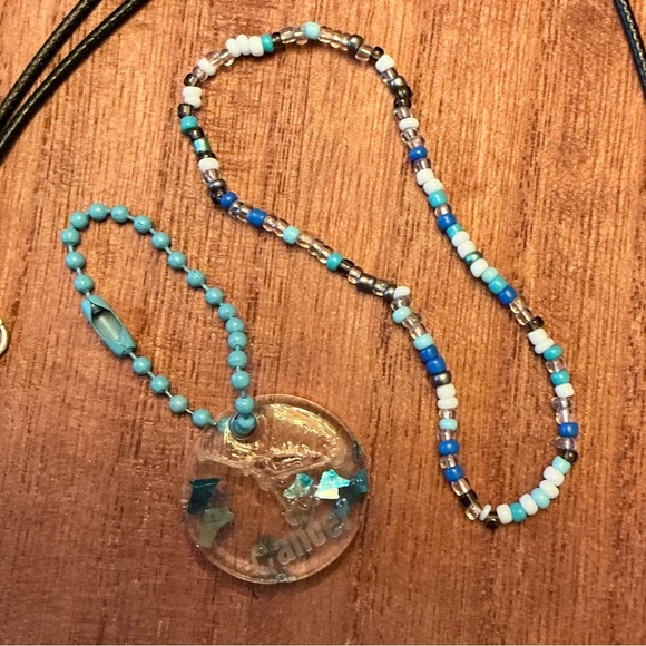 Cute lot of necklace, bracelet and resin keychain! - Picture 2 of 3